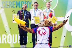 wag aa f podium sfe08362 copia simone ferraro ph